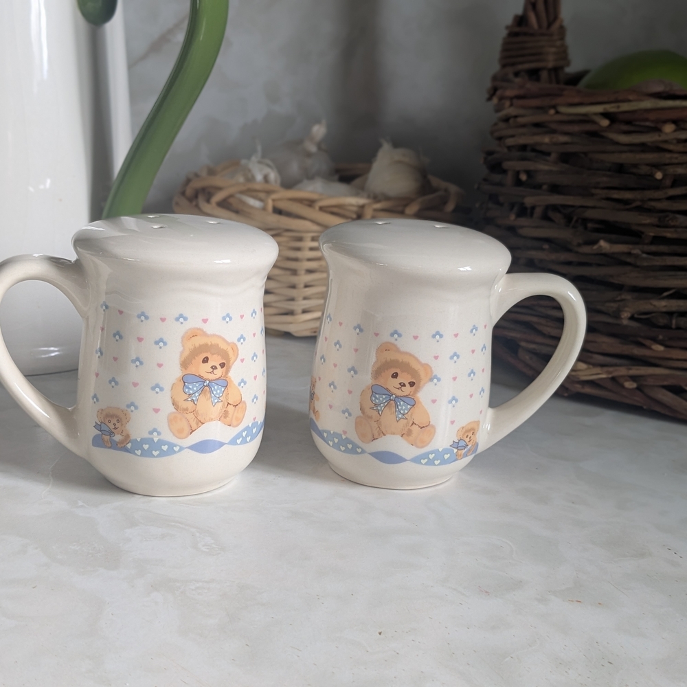Vintage Tienshan Theodore Country Bear Salt And Pepper Shakers - Picture 2 of 4